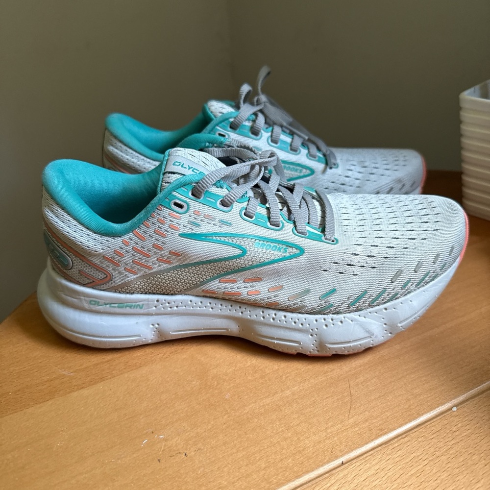 Brooks Women's Gray and Teal Athletic Shoes